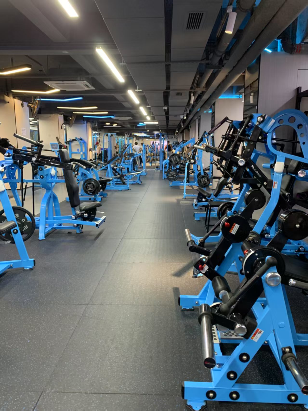 Rubber Flooring – Safe. Strong. Easy.