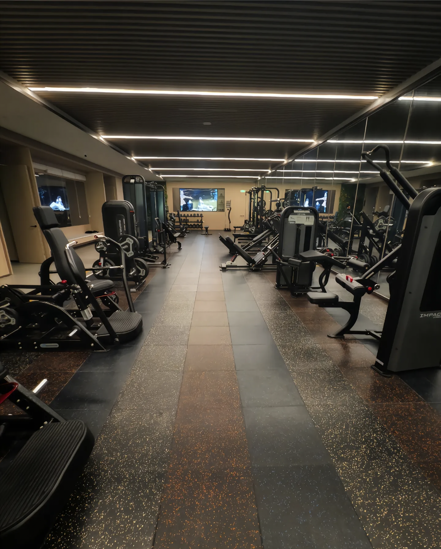 Rubber Flooring That Delivers – Safe, Strong, Stylish