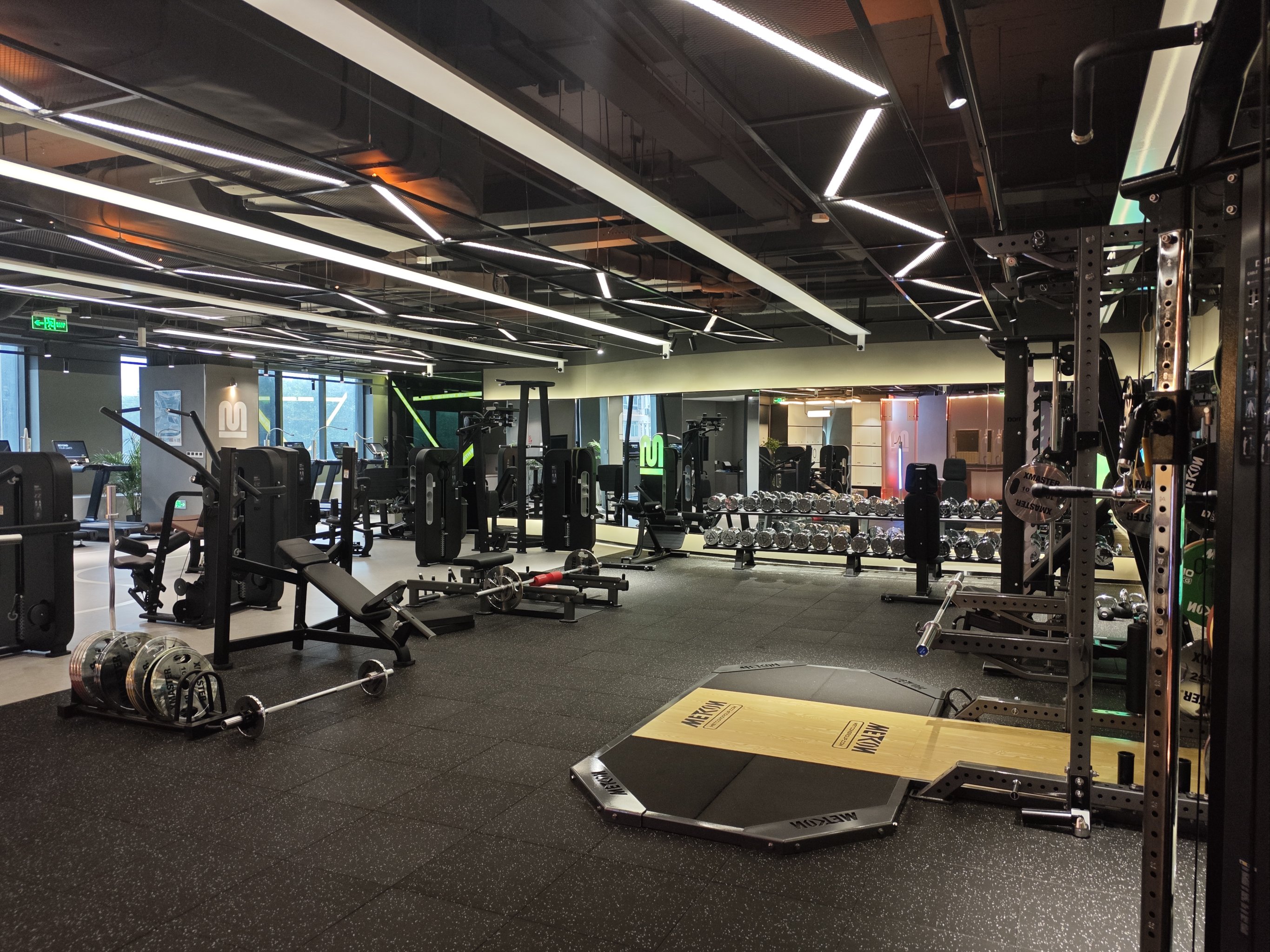 Rubber Flooring – Durable Protection, Everyday Comfort