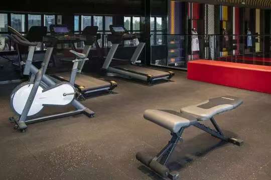 Rubber Flooring — The Perfect Balance of Strength and Comfort